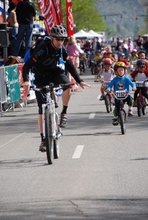 Devo board member Travis Brown leading out the future at the 2007 IHBC kids race