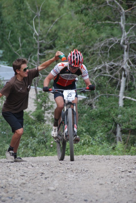 Devo U19er Levi is a nice teammate. Here he cools off RMCF/Devo Sweet Elite's Tad Elliott at last seasons National Championship Pro XC in SUn Valley. Tad went on to finish 6th!